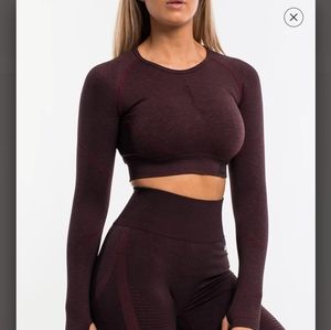 Echt arise scrunch top berry